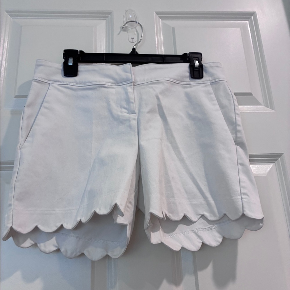 Isaac‎ Mizrahi White Scalloped Hem Shorts